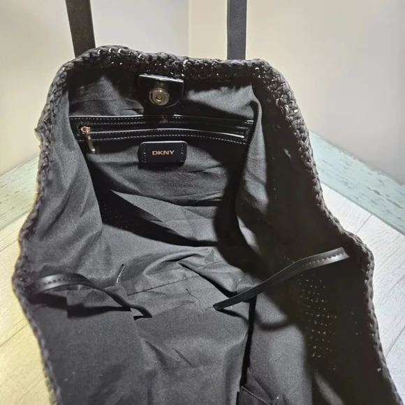 DKNY PALOMA R41ADF62 XL Black Tote, NWT MSP$148 - Picture 6 of 9